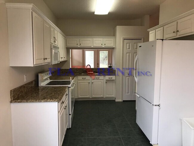 Building Photo - **3/2/2 in Winter Springs gated community**