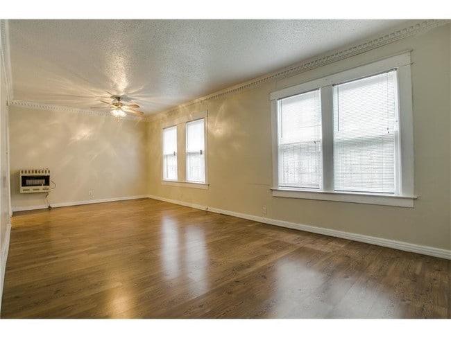 Foto del edificio - 4011 N Hall St