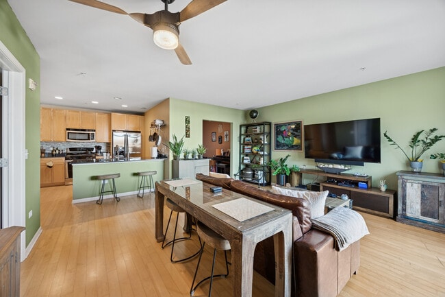 Foto del edificio - 7757 Van Buren St