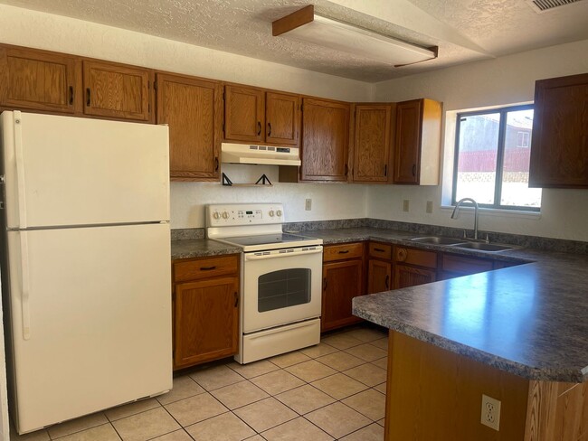 Building Photo - 3 Bedroom 2 Bath home contact Property Pro...