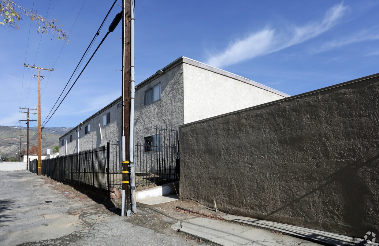 Madison Court - Madison Court Apartments