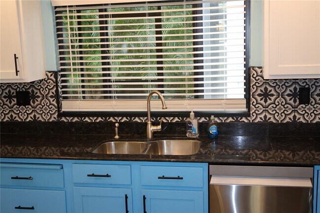 Foto del edificio - 3404 W Fielder St