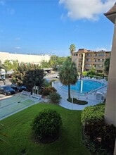 Building Photo - 2525 W Bay Dr