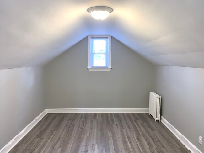 Bedroom - 157 Congress Ave