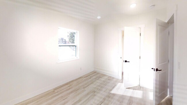 Foto del edificio - 1129 W 14th St