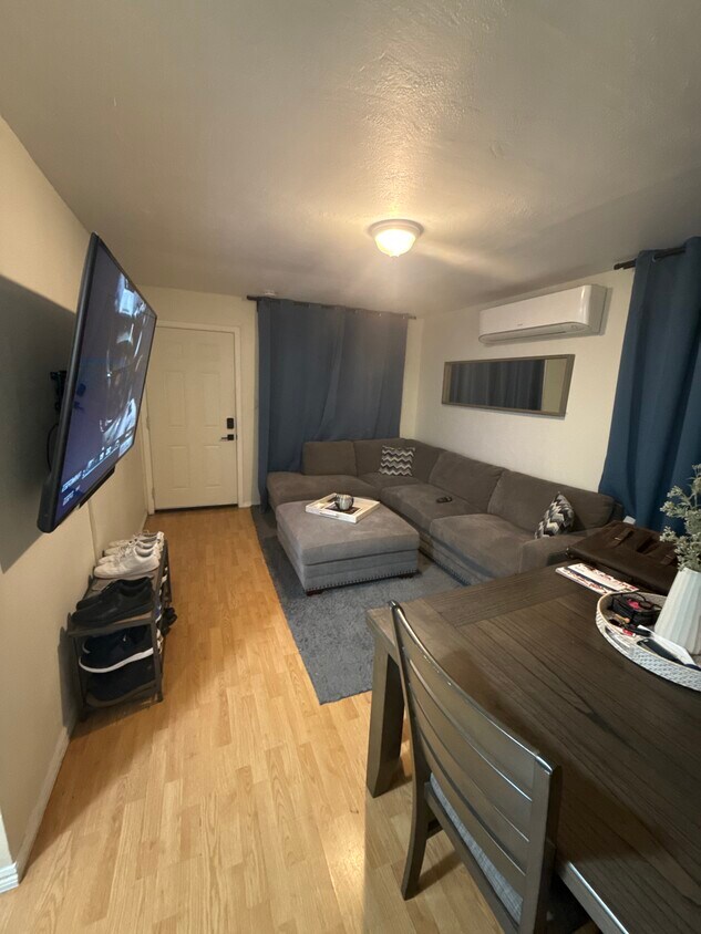 Foto principal - 7324 Milton Ave