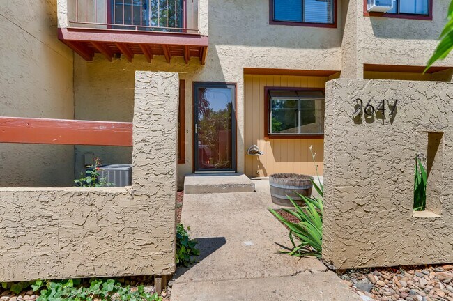 Foto del edificio - 2647 Grapewood Ln