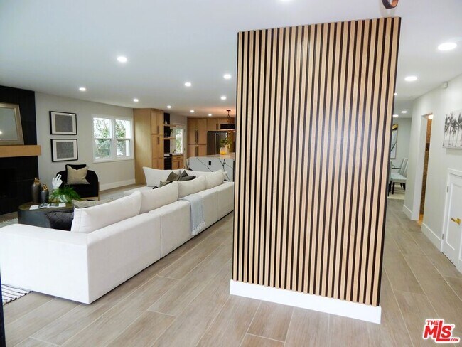 Foto del edificio - 1811 Blue Heights Dr