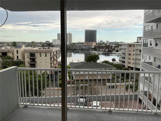 Building Photo - 137 Golden Isles Dr