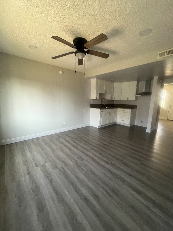 Foto del edificio - 1156 W 39th St
