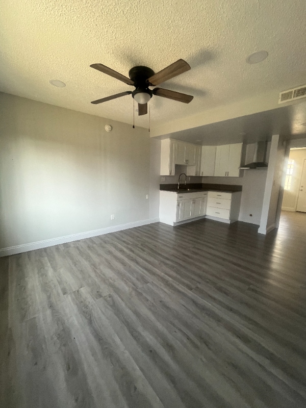 Building Photo - 1156 W 39th St