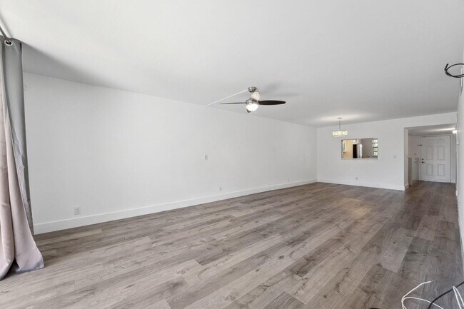 Building Photo - 555 Banyan Tree Ln