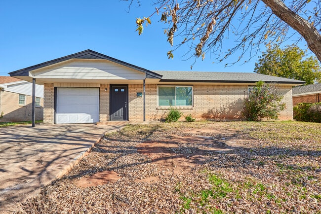 Photo - 1404 N Nail Pky House