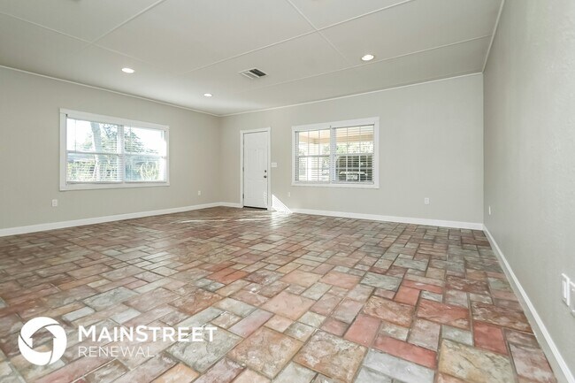 Building Photo - 5743 Brook Loop
