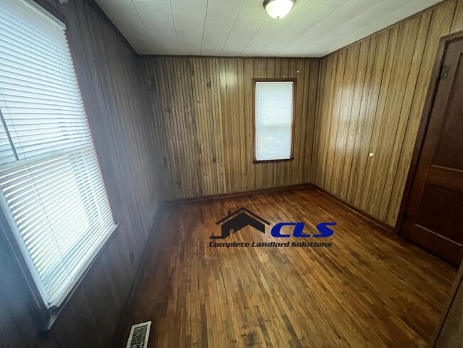 Building Photo - 2735 Maple Ave