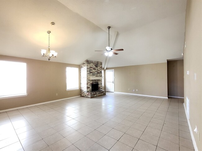 Building Photo - 16026 Barbarossa Dr