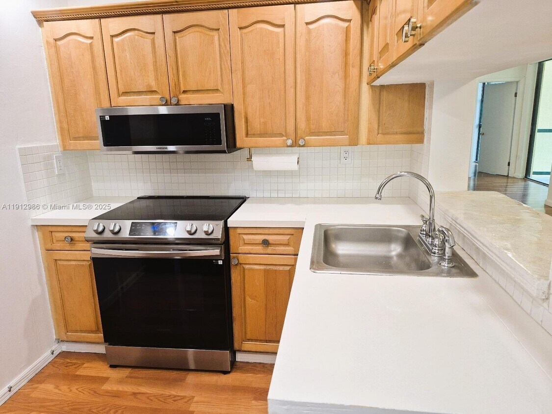 Foto principal - 11800 SW 18th St