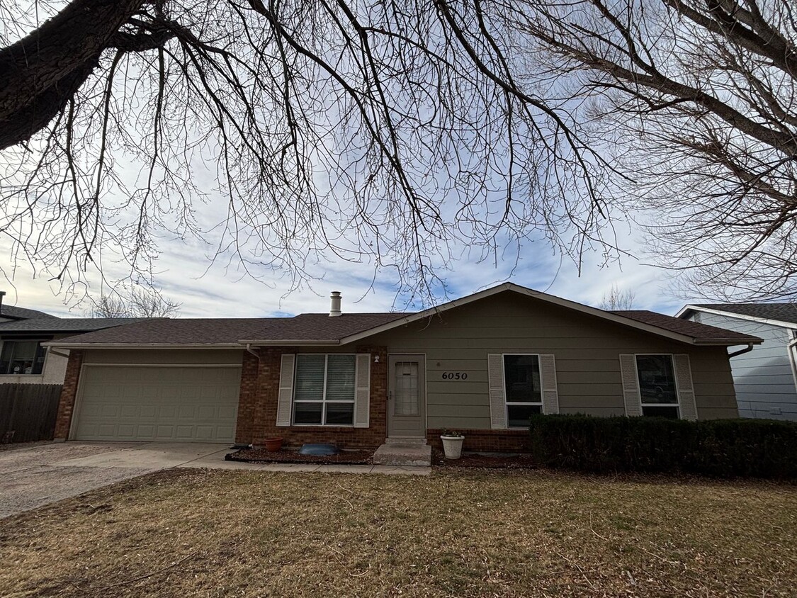 5 Bed, 2 Bath Ranch-style w/ A/C! - Available Now! - MileStone Real Estate Services - 5 Bed, 2 Bath Ranch-style w/ A/C! - Available Now! - MileStone Real Estate Services