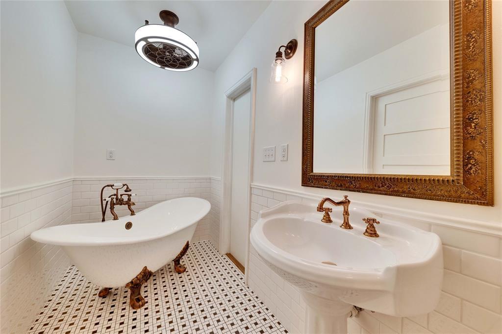 Primary Photo - 920 E 46th St
