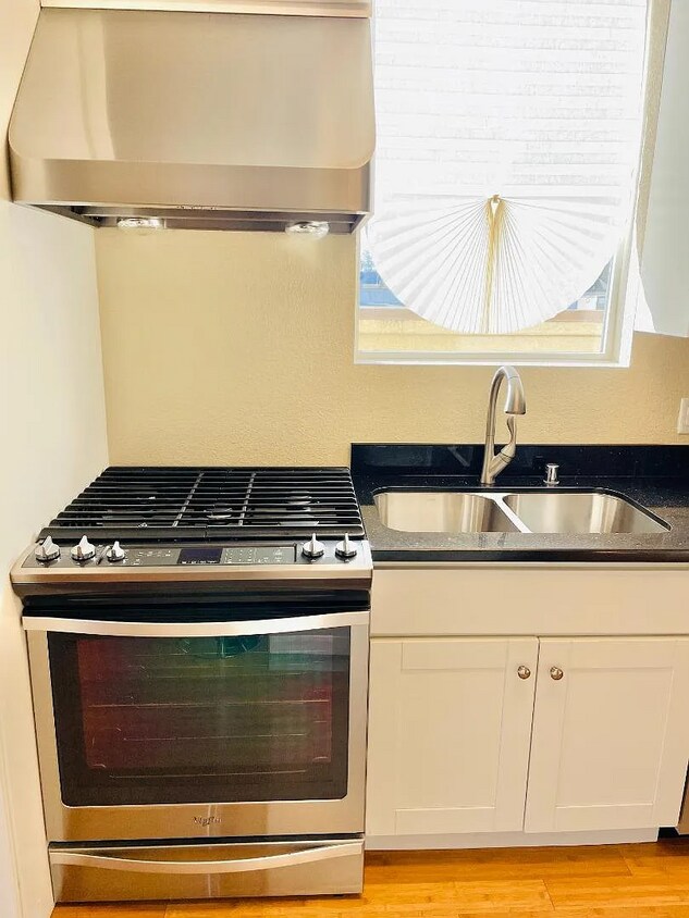 Primary Photo - Charming 1-bedroom, 1-bathroom