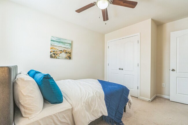 Foto del edificio - 7980 Blue Stream Dr