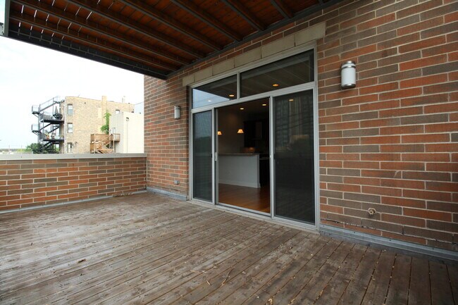 Foto del edificio - 1609 W Warren Blvd