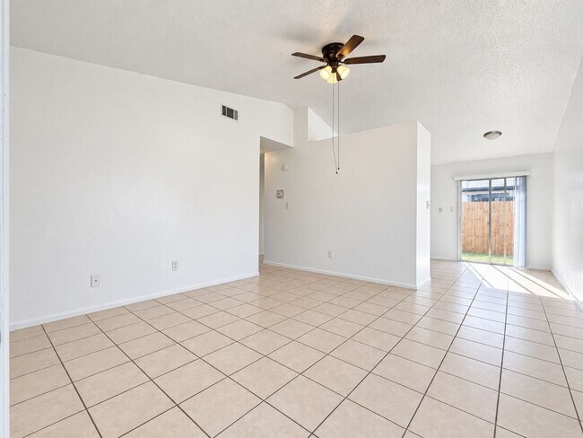 Foto del edificio - 3276 Split Willow Dr