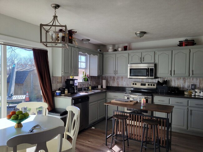 Foto del edificio - Available September 1st - This Home is Wai...