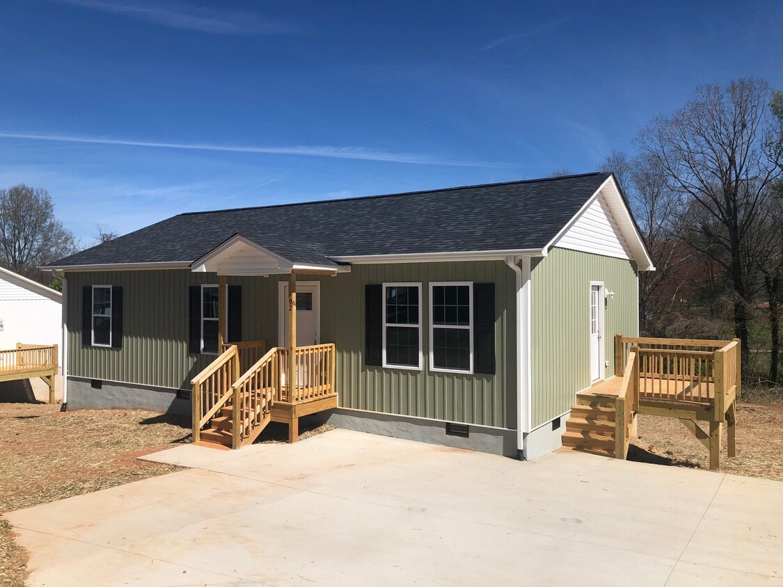 92 24th St NW, Hickory, NC 28601 House Rental in Hickory, NC