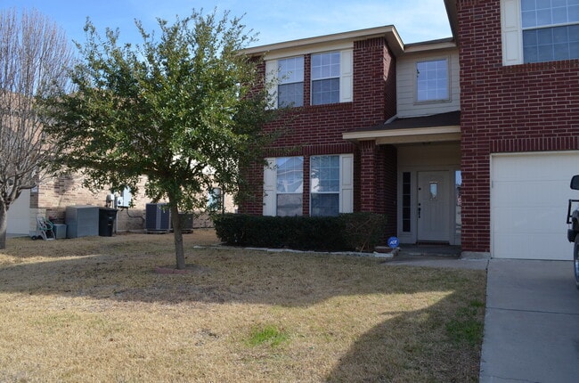 Foto del edificio - HUGE 5 BEDROOM HOME IN SAVANNAH HEIGHTS!