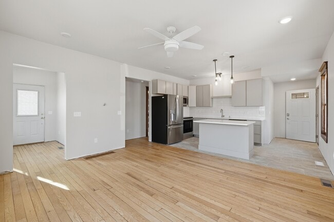 Foto del edificio - 808 W Main St