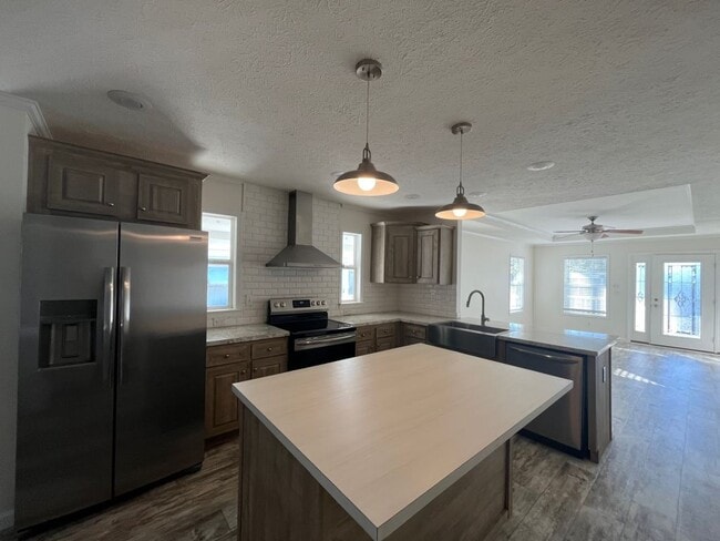 Building Photo - 271 Sable Dr