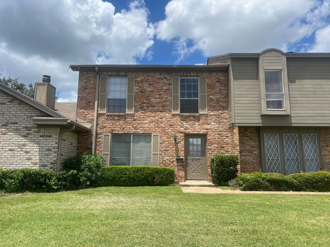 Primary Photo - Townhome *LEASING SPECIAL AVAILABLE*