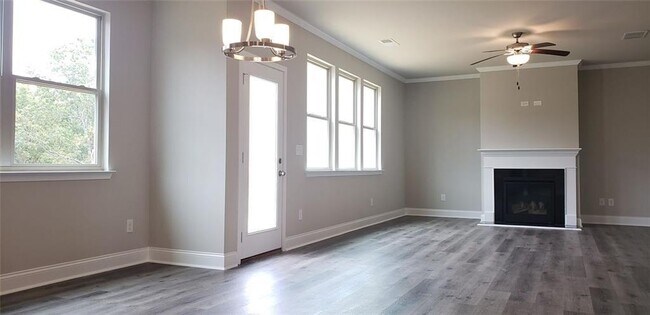 Foto del edificio - 5628 Woodland Greens Rd