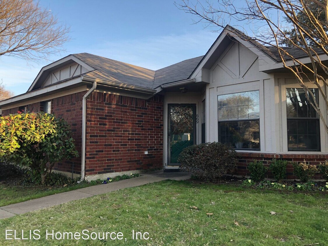 Primary Photo - 3 br, 2 bath House - 669 Phillips Drive