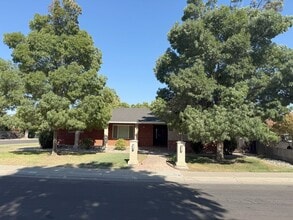 Building Photo - 1608 Hillview Dr