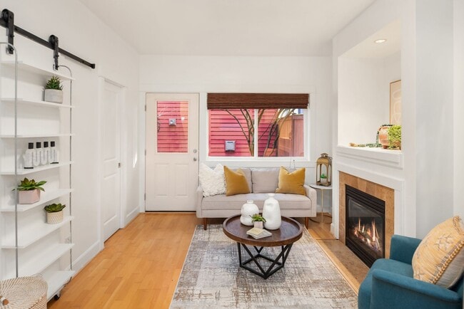 Foto del edificio - A Quiet Retreat with Parking, Patio, and City Proximity