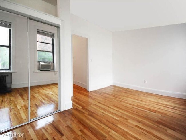 Building Photo - 250 E 58th St