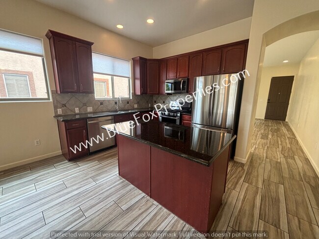 Foto del edificio - 12908 Westminster Dr