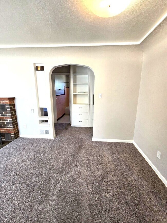 Building Photo - Charming 2 bedroom on Uintah
