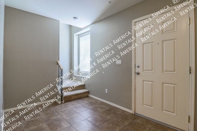 Building Photo - 747 N Port Dr