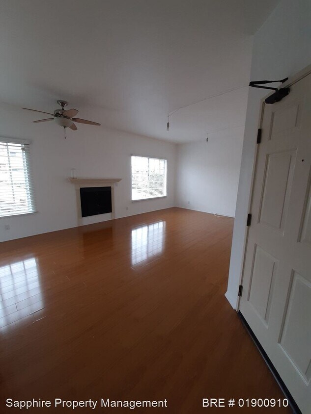 Primary Photo - 11482 Moorpark St