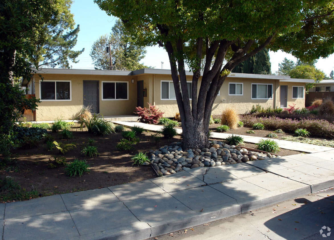 Building Photo - Alma Apartments