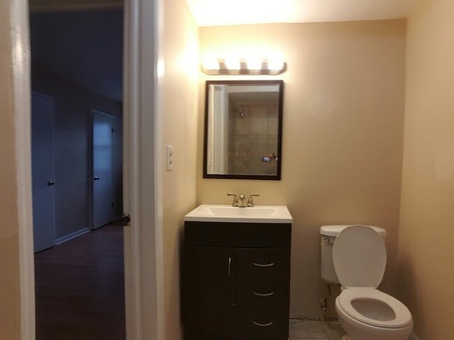 Building Photo - Awesome Condo Available to move in !!!!!!!