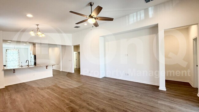 Foto del edificio - 7922 W Pasadena Ave