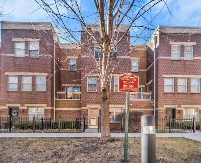 Building Photo - 834 E 42nd Pl