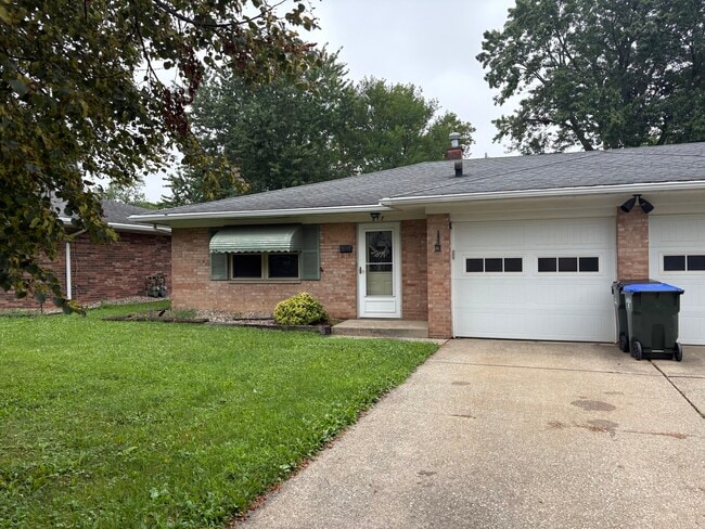 Building Photo - 817 Hollywood Cir
