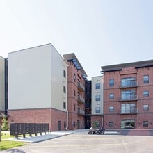 Building Photo - 1243 E Cherry St