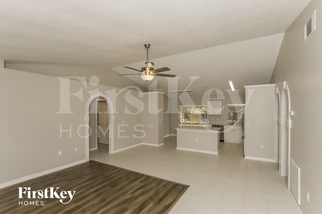 Foto del edificio - 2201 Wagonwheel Ave SE