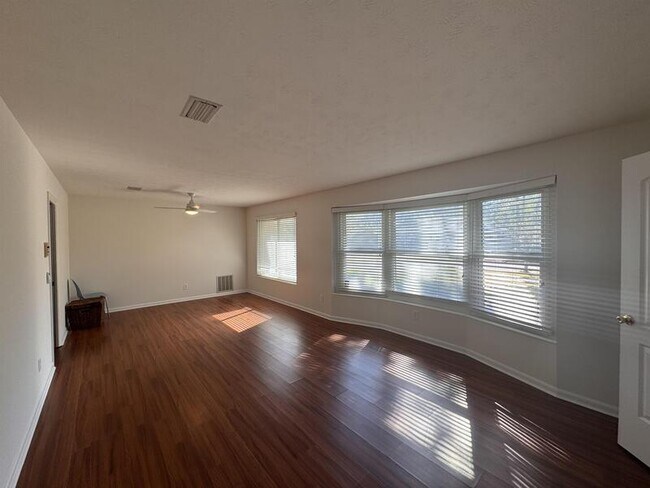 Building Photo - 2753 Annette Cir
